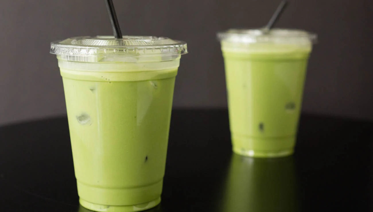 Bild von zwei iced Matcha To go